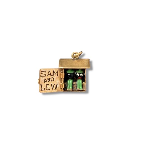 Jewelry - SAM AND LEW - 10K SOLID GOLD NOVELTY OUTHOUSE CHARM W FIGURES INSIDE 2.1g